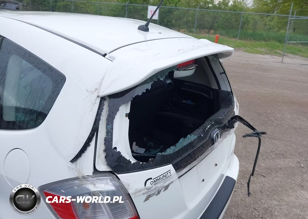 2013 Honda Fit Sport VIN:JHMGE8H55DC021833 - 6