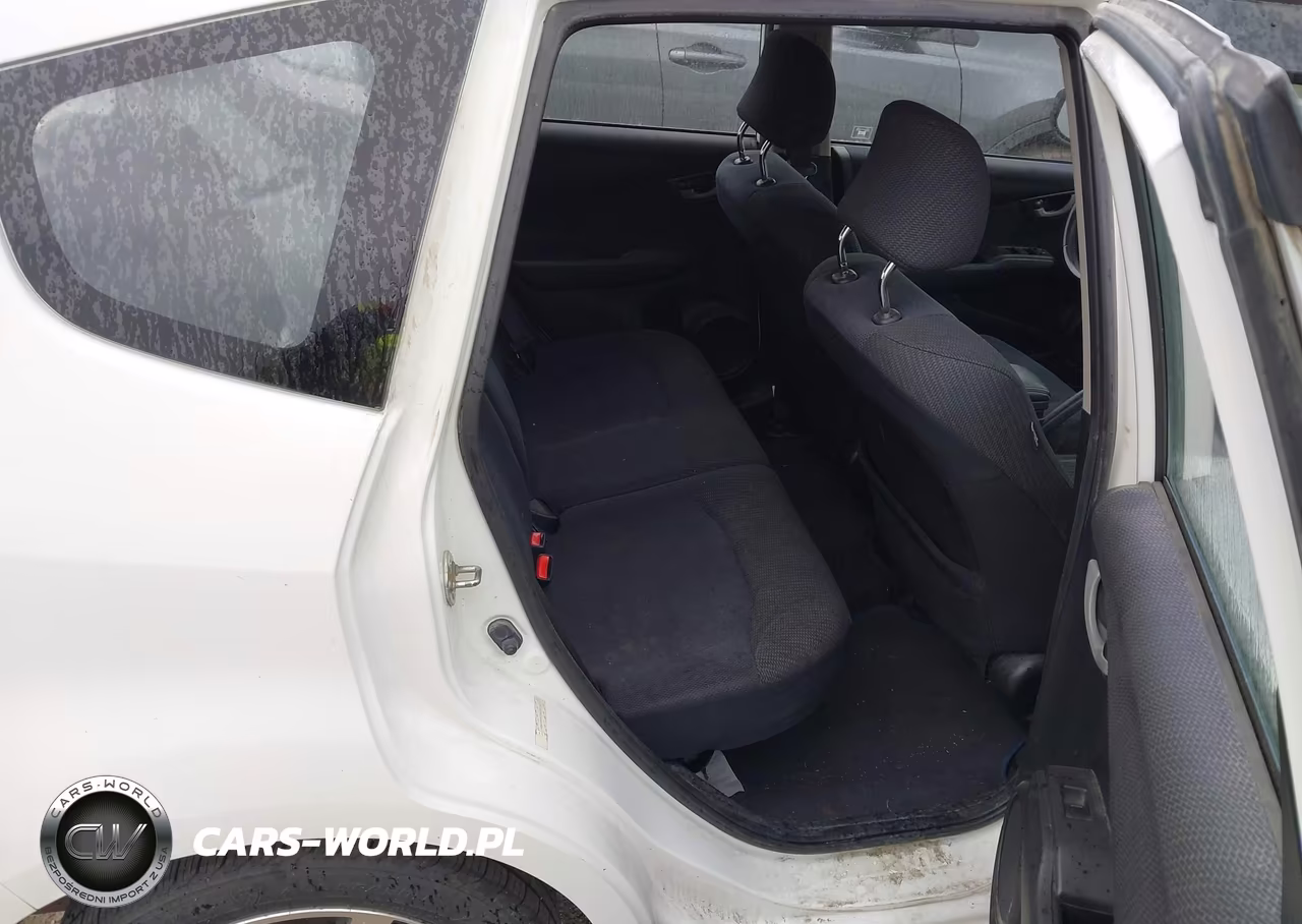 2013 Honda Fit Sport VIN:JHMGE8H55DC021833 - 8