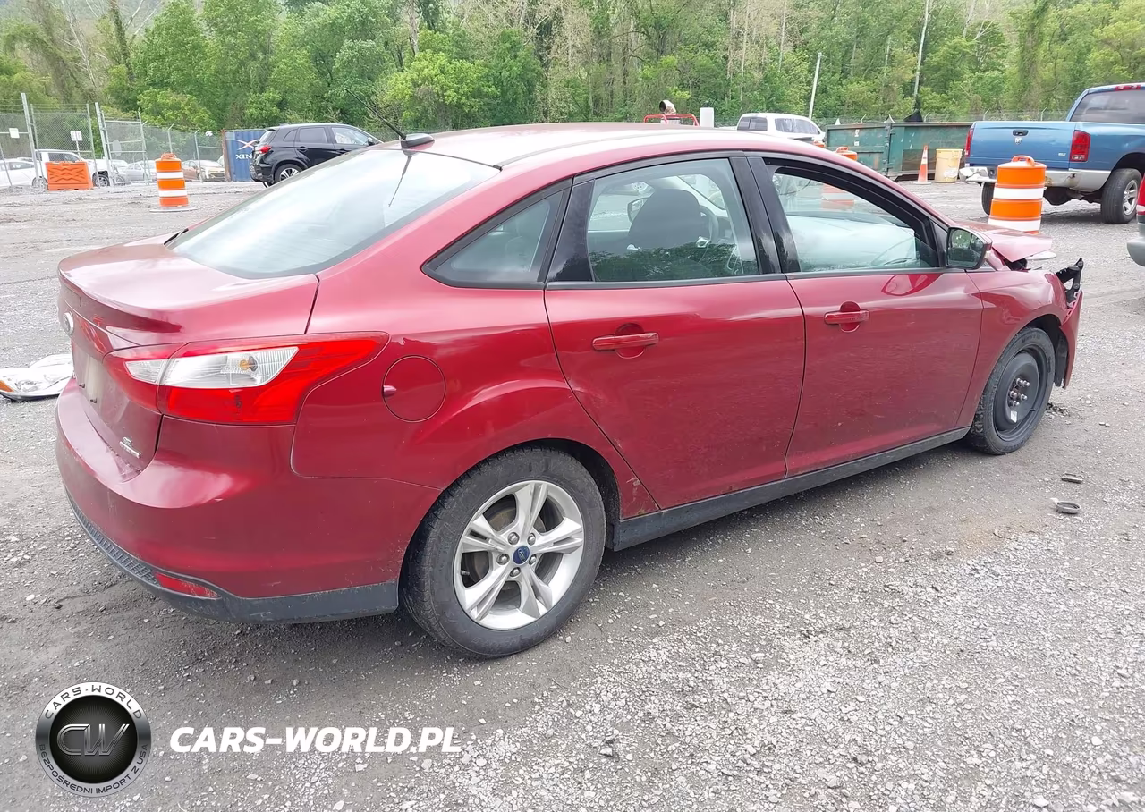 2014 Ford Focus Se VIN:1FADP3F24EL129197 - 4