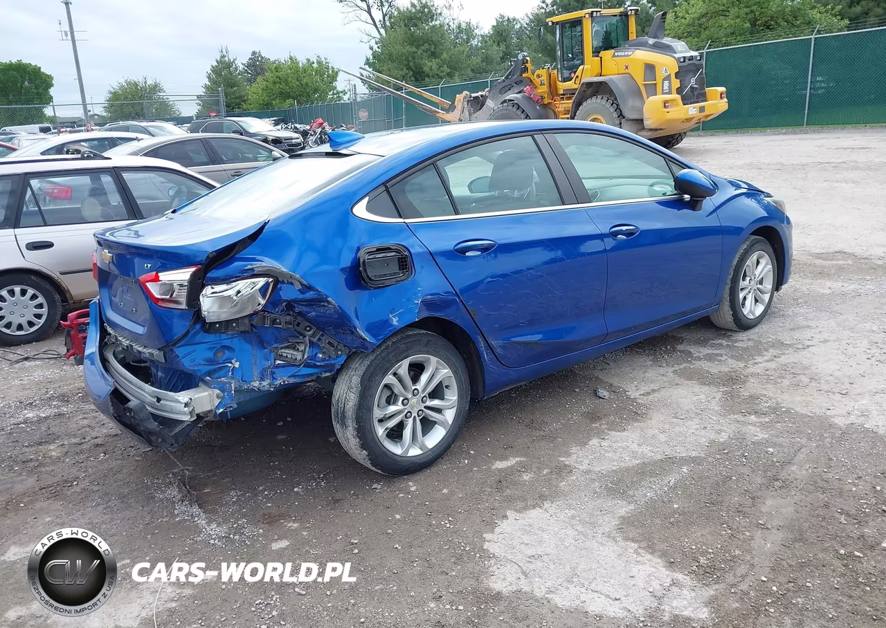 2019 Chevrolet Cruze Lt VIN:1G1BE5SM4K7104114 - 4