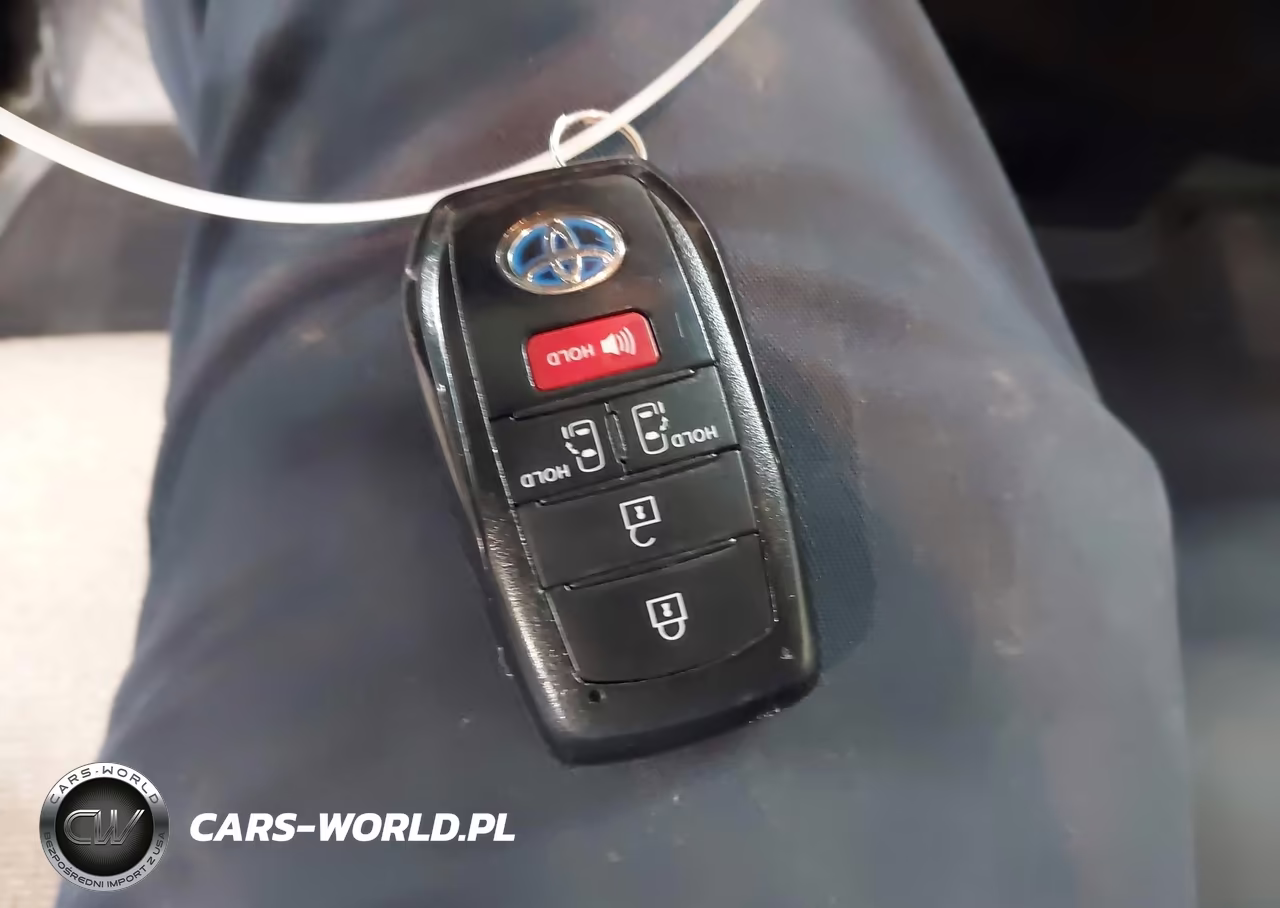 2024 Toyota Sienna Le VIN:5TDKSKFCXRS110810 - 11