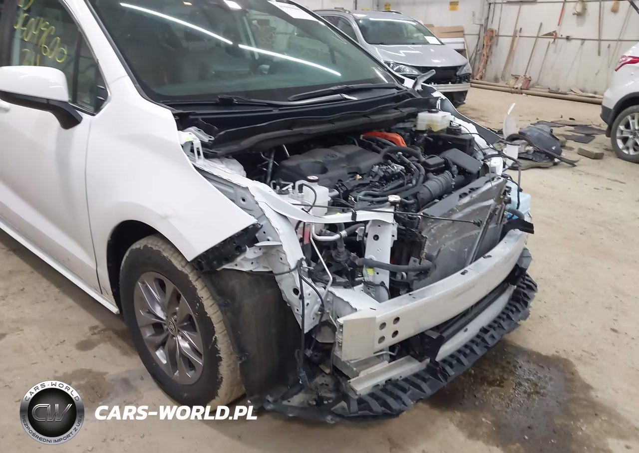 2024 Toyota Sienna Le VIN:5TDKSKFCXRS110810 - 18