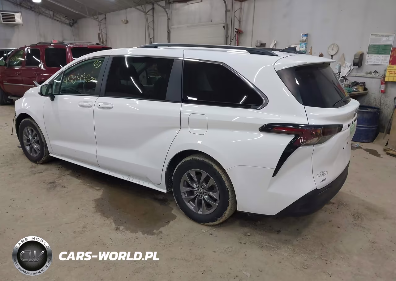 2024 Toyota Sienna Le VIN:5TDKSKFCXRS110810 - 3