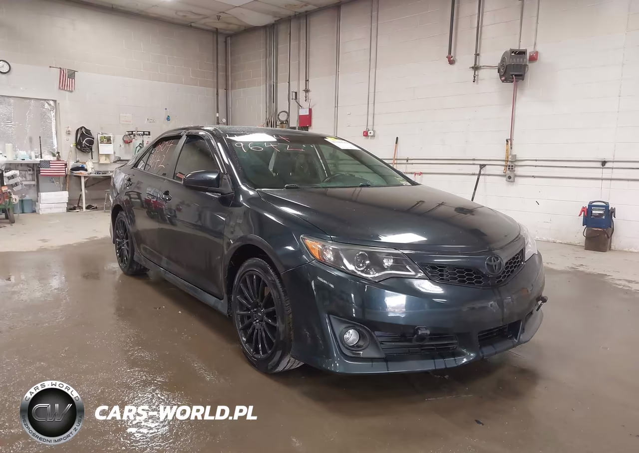 2014 Toyota Camry Se – zdjęcie 1 z 16
