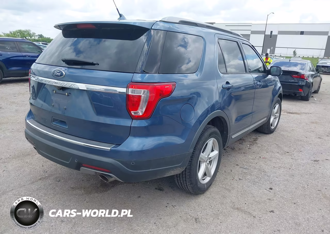2018 Ford Explorer Xlt VIN:1FM5K7D82JGB78344 - 4