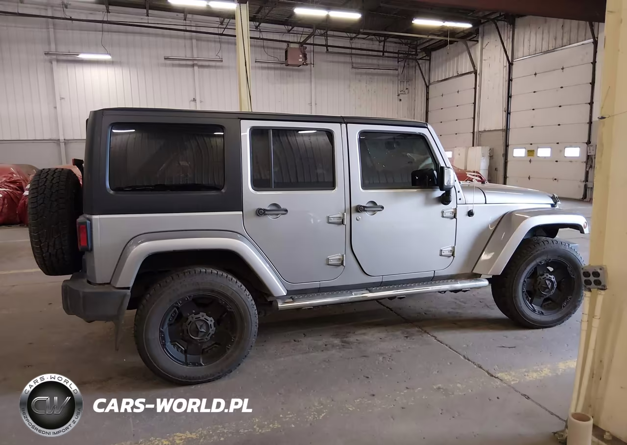 2014 Jeep Wrangler Unlimited Sahara VIN:1C4BJWEG8EL264104 - 13