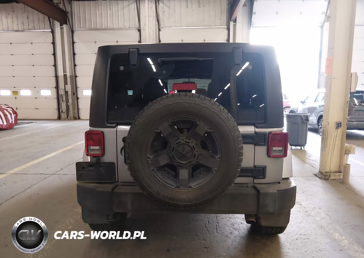 2014 Jeep Wrangler Unlimited Sahara VIN:1C4BJWEG8EL264104 - 16