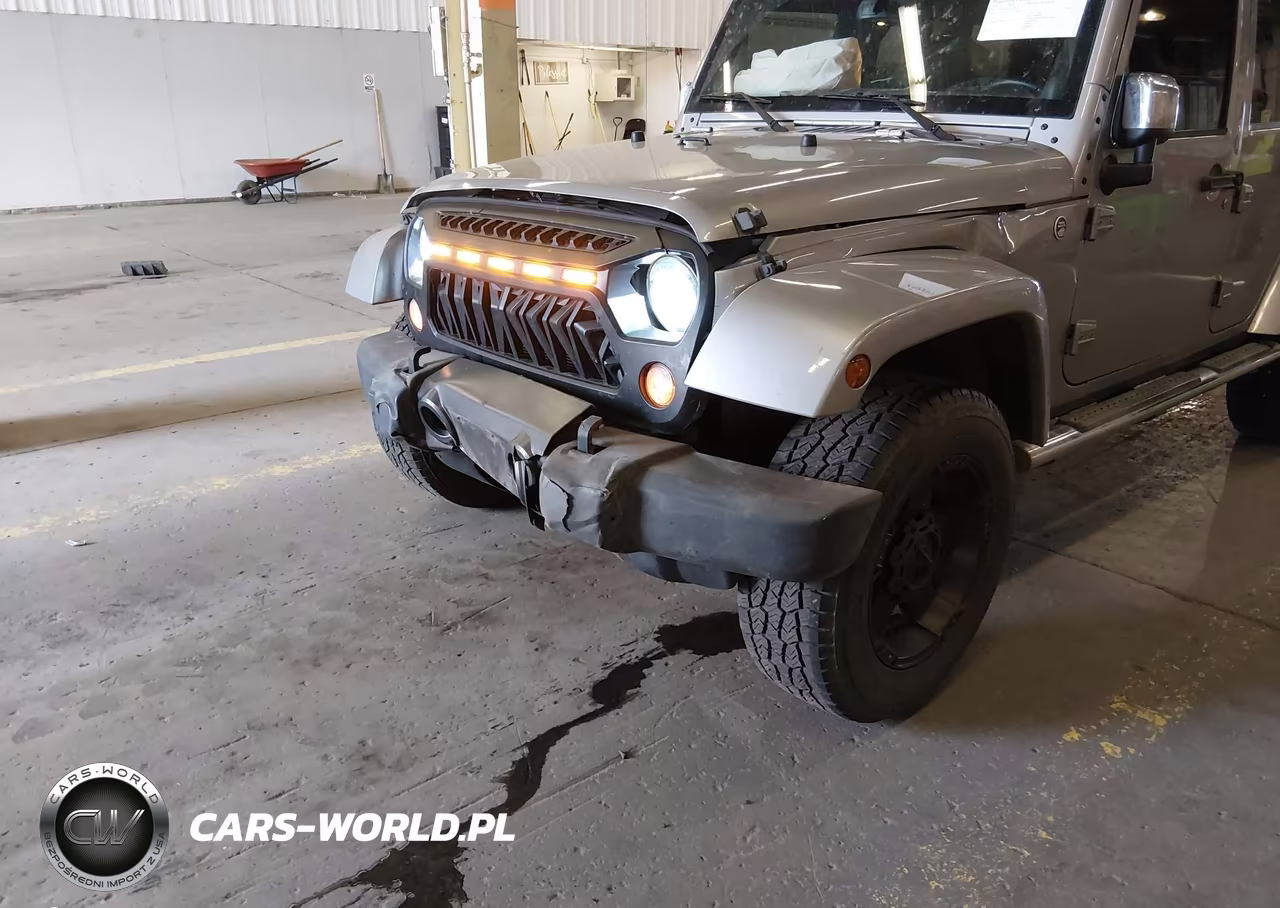 2014 Jeep Wrangler Unlimited Sahara VIN:1C4BJWEG8EL264104 - 6