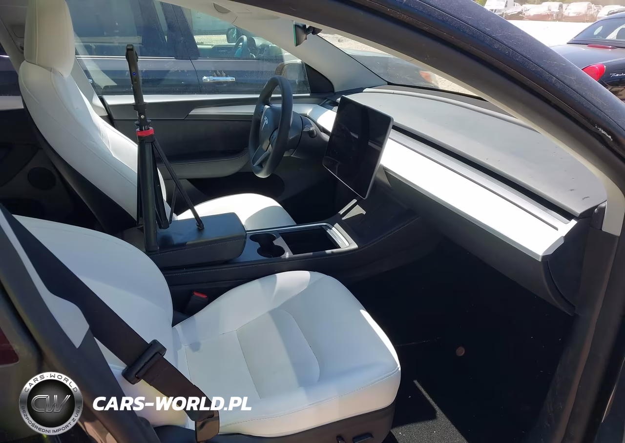 2025 Tesla Model Y Long Range Dual Motor All-Wheel Drive VIN:7SAYGAEE4SF230737 - 5