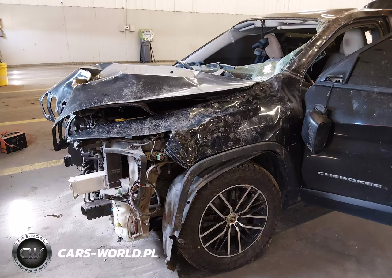 2015 Jeep Cherokee Sport VIN:1C4PJMAB8FW792097 - 6