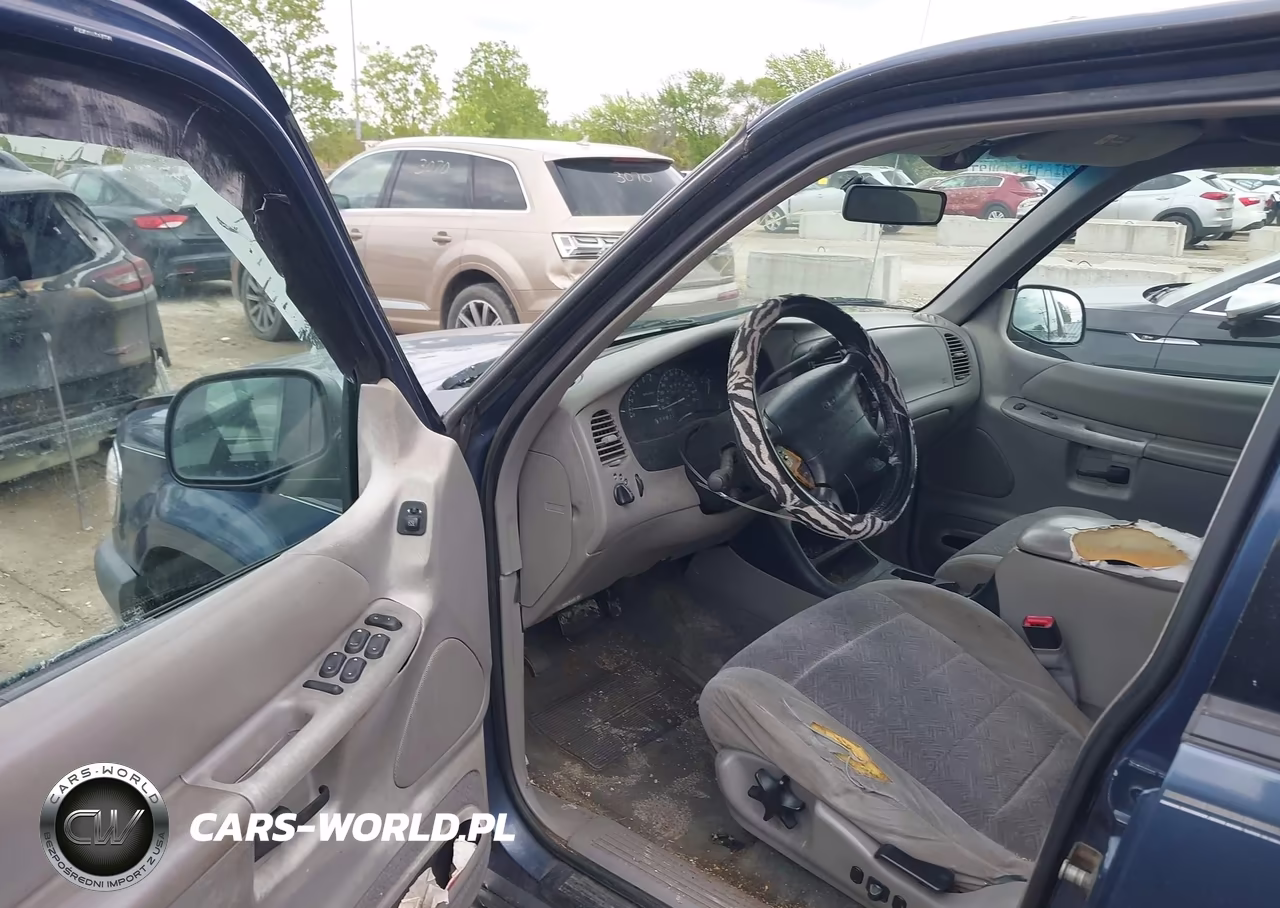 2000 Ford Explorer Xlt VIN:1FMDU73E3YZB68076 - 5