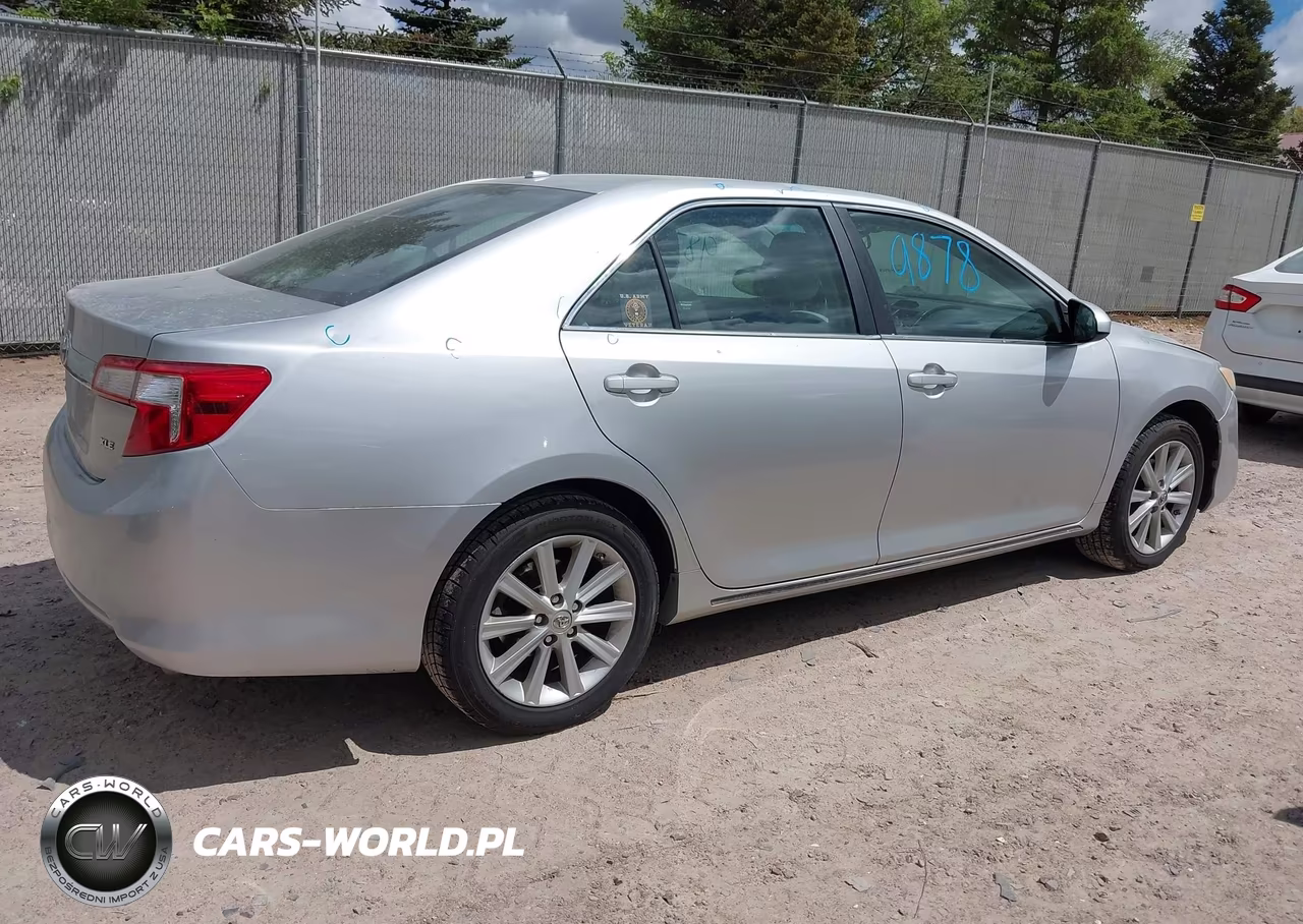 2014 Toyota Camry Xle VIN:4T4BF1FK4ER405043 - 4