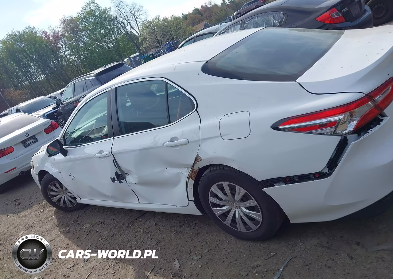 2018 Toyota Camry L VIN:4T1B11HK8JU548254 - 14