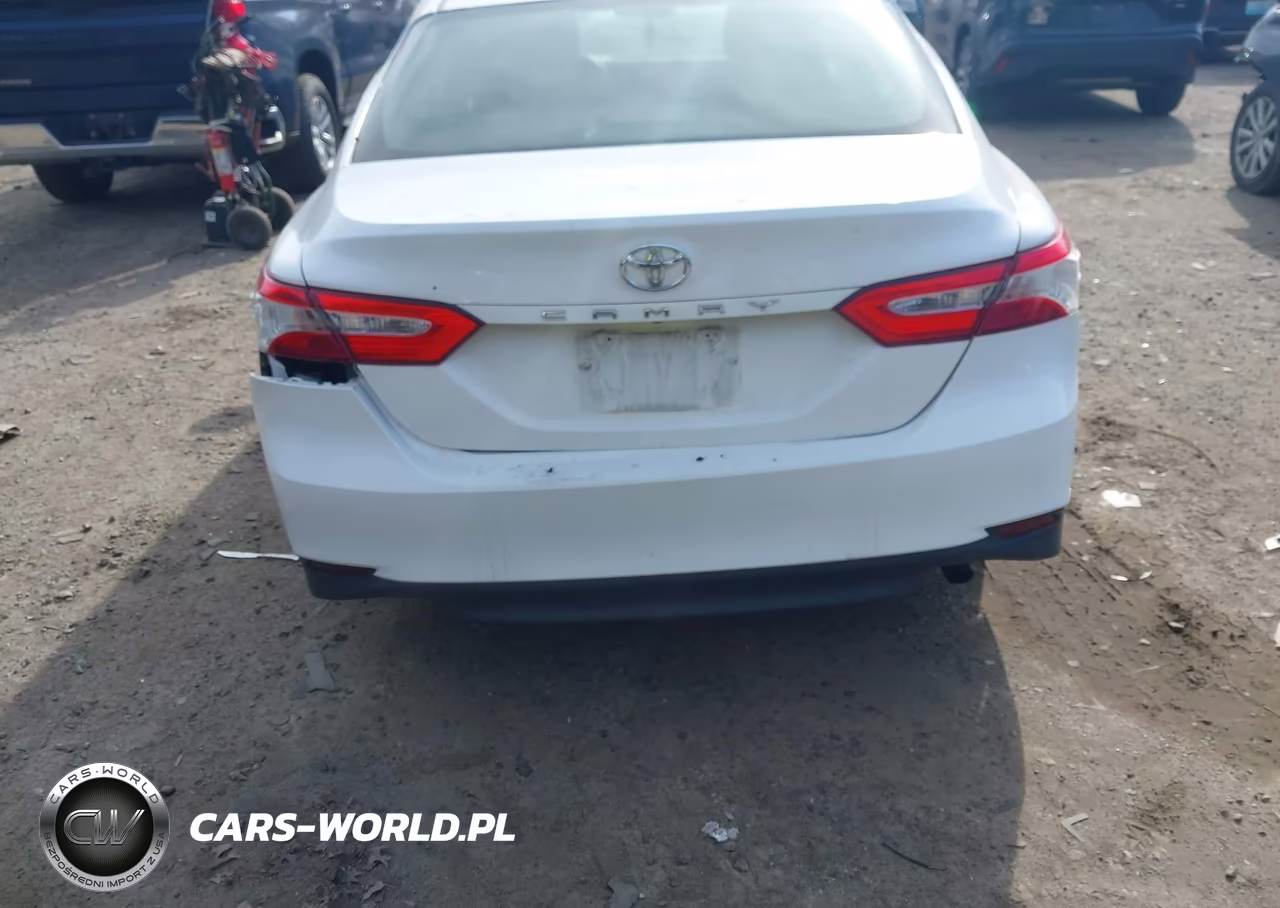 2018 Toyota Camry L VIN:4T1B11HK8JU548254 - 16