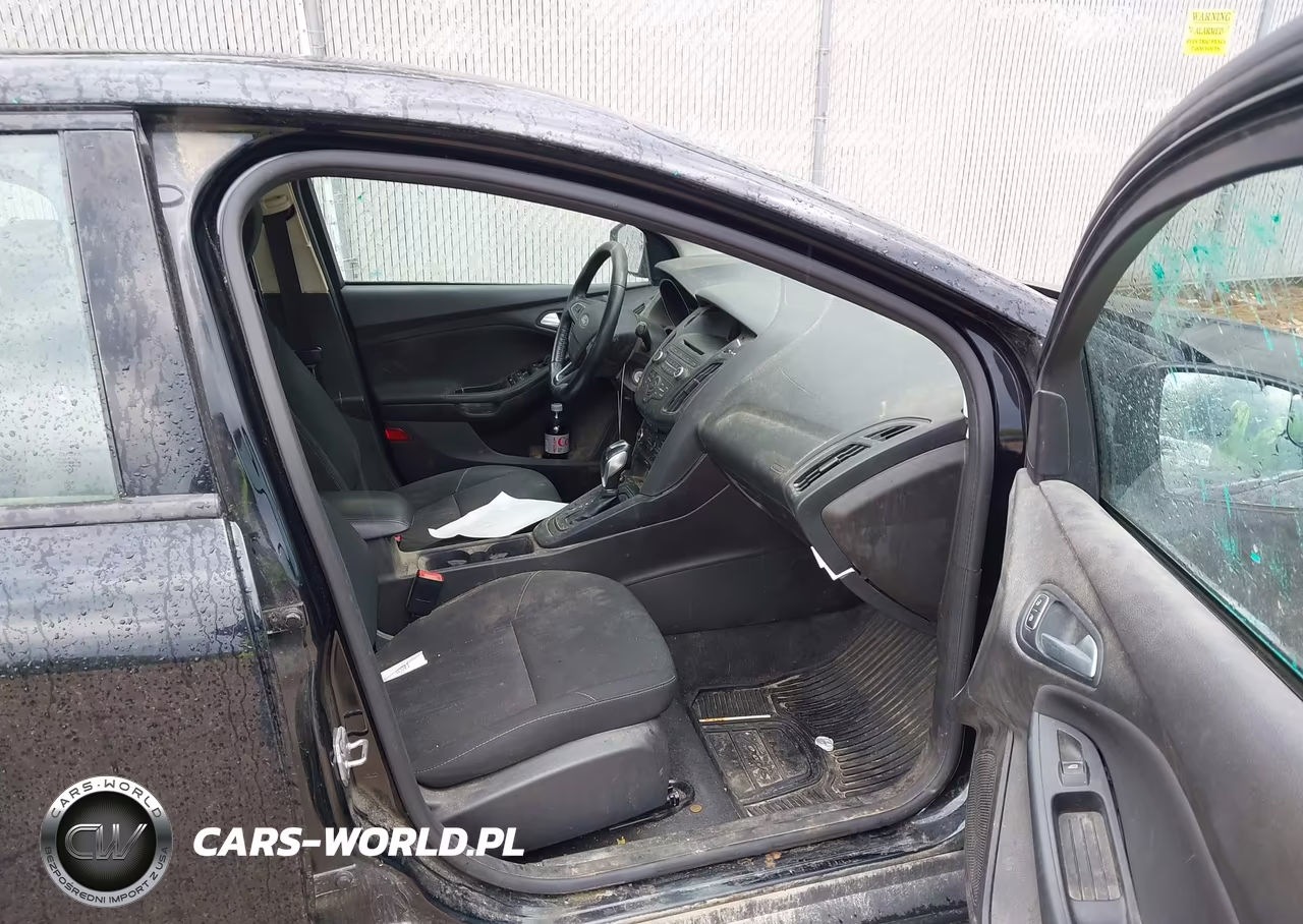 2016 Ford Focus Se VIN:1FADP3F24GL379882 - 5
