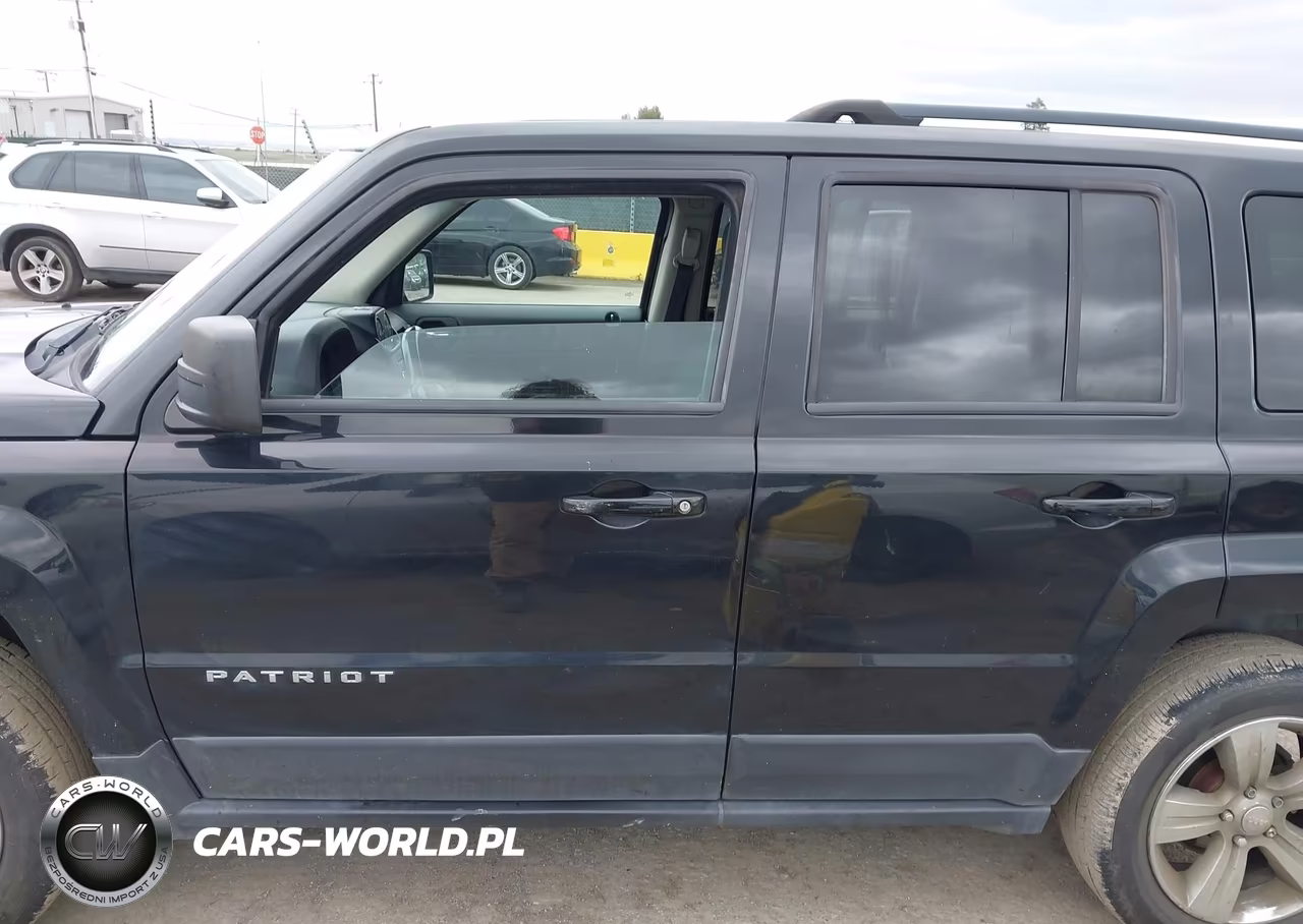 2017 Jeep Patriot Latitude 4X4 VIN:1C4NJRFB5HD174103 - 14