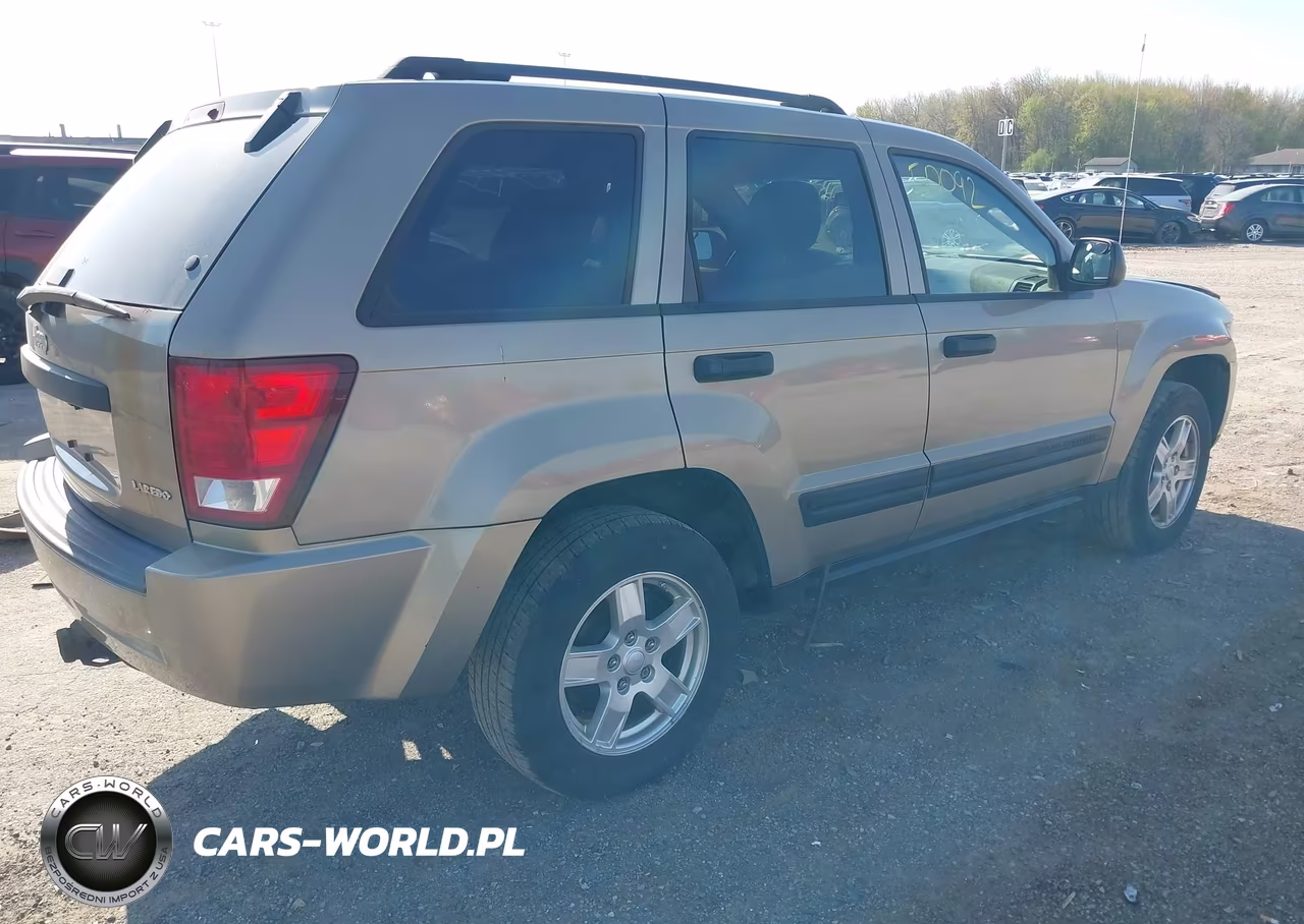 2005 Jeep Grand Cherokee Laredo VIN:1J4GR48K35C551184 - 4