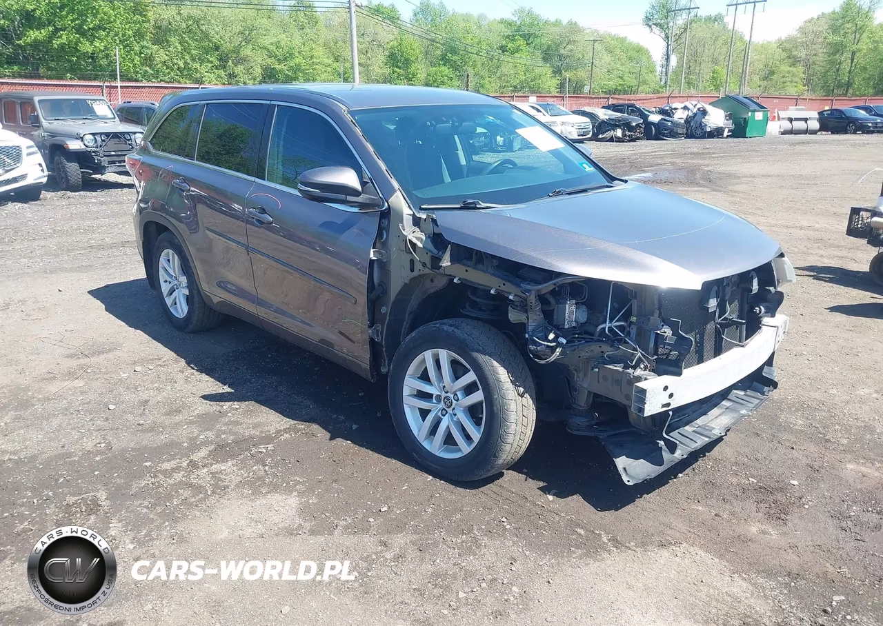 2016 Toyota Highlander Le V6 – zdjęcie 1 z 17