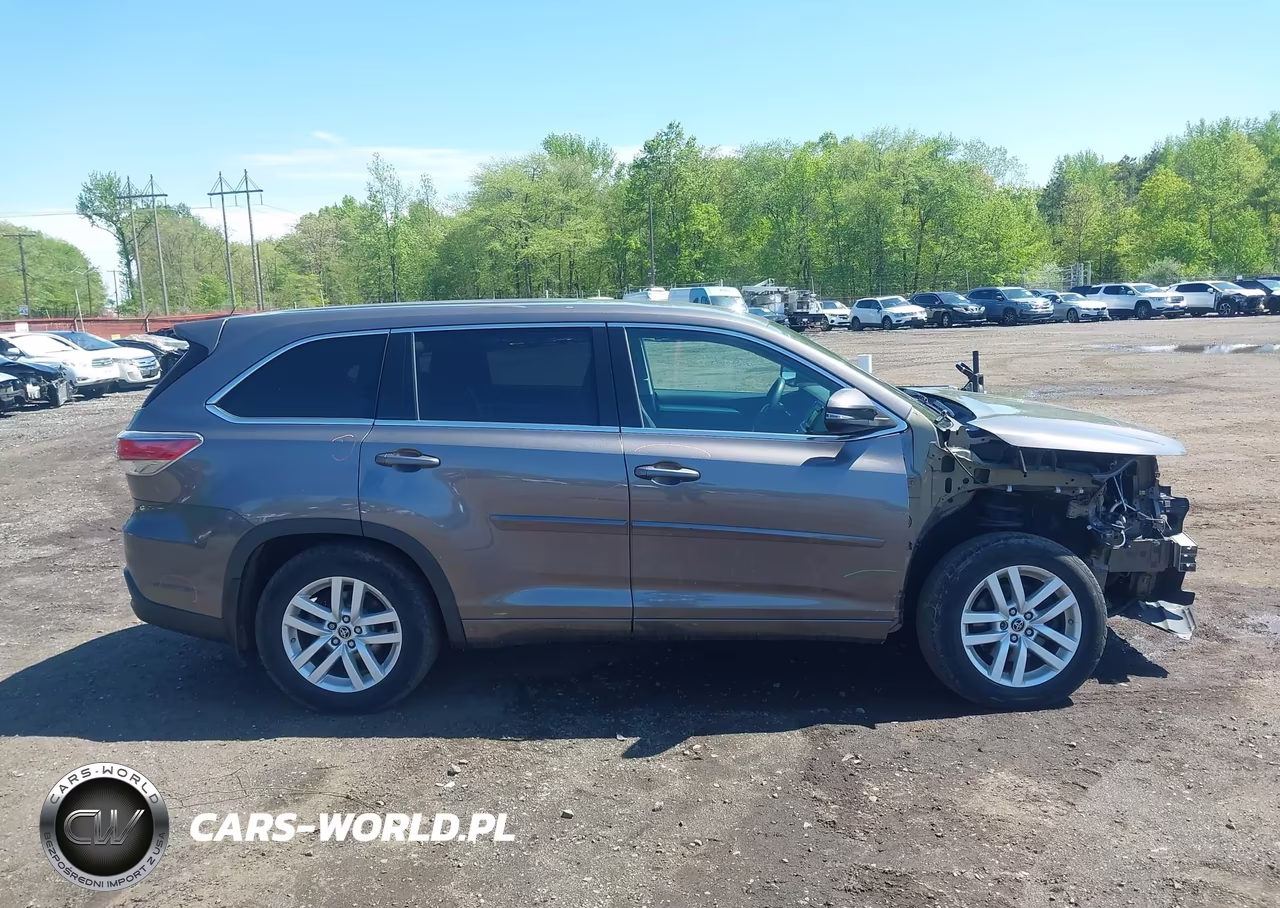 2016 Toyota Highlander Le V6 VIN:5TDBKRFH1GS269233 - 13