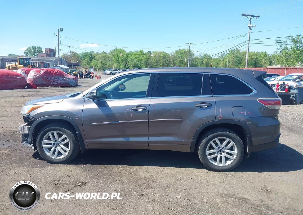 2016 Toyota Highlander Le V6 VIN:5TDBKRFH1GS269233 - 14