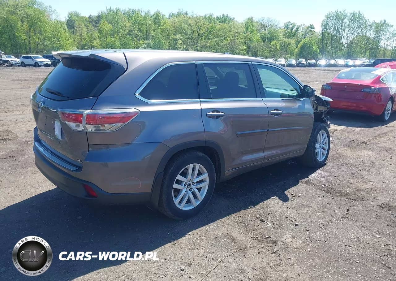 2016 Toyota Highlander Le V6 VIN:5TDBKRFH1GS269233 - 4