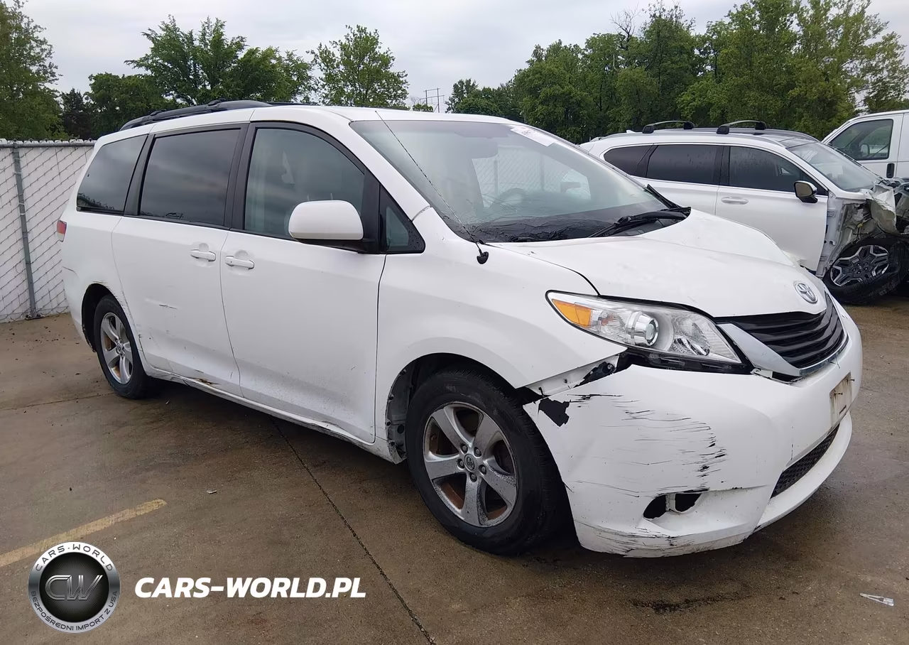 2012 Toyota Sienna Le V6 8 Passenger