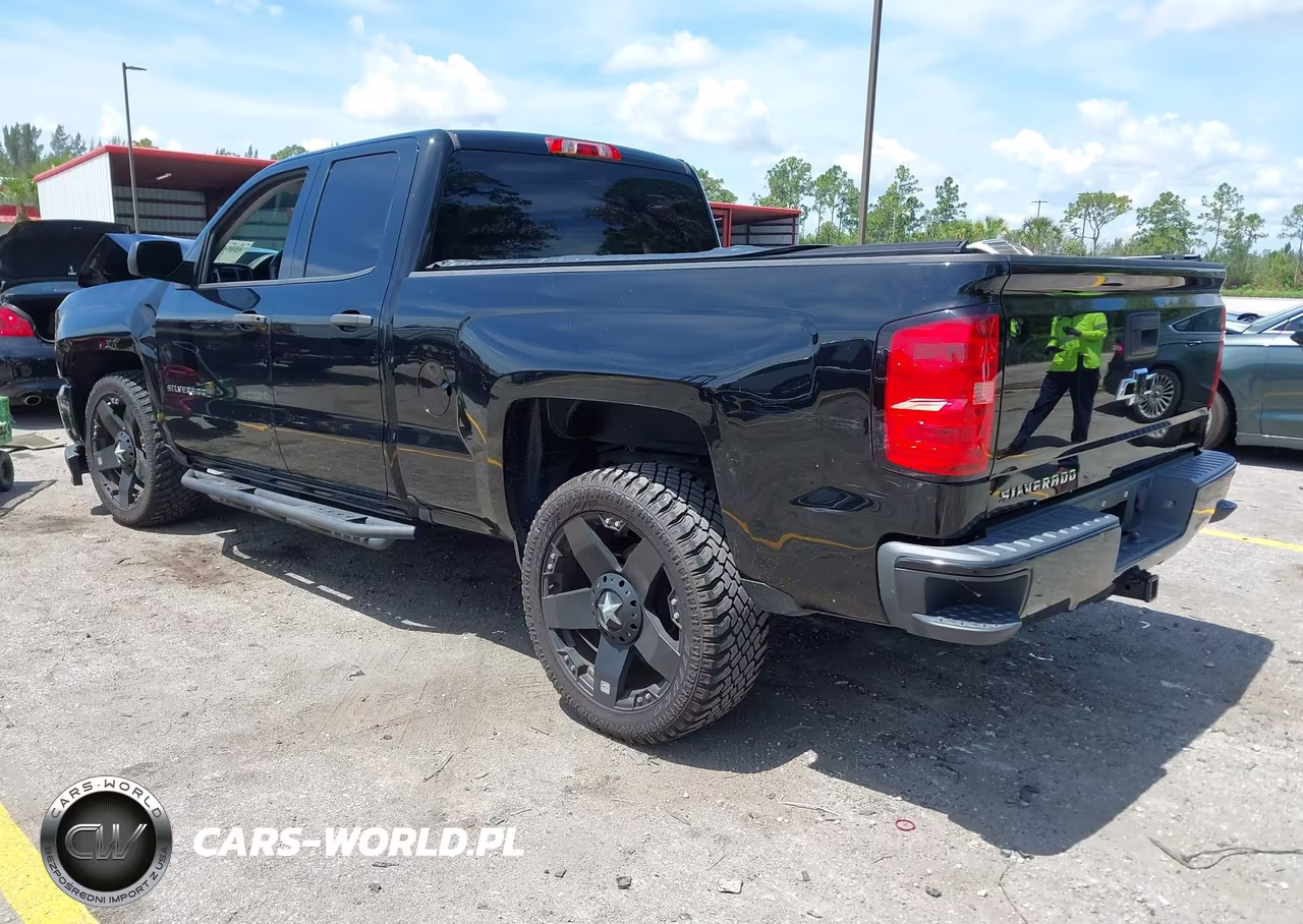 2017 Chevrolet Silverado 1500 Custom VIN:1GCRCPEC1HZ268878 - 3