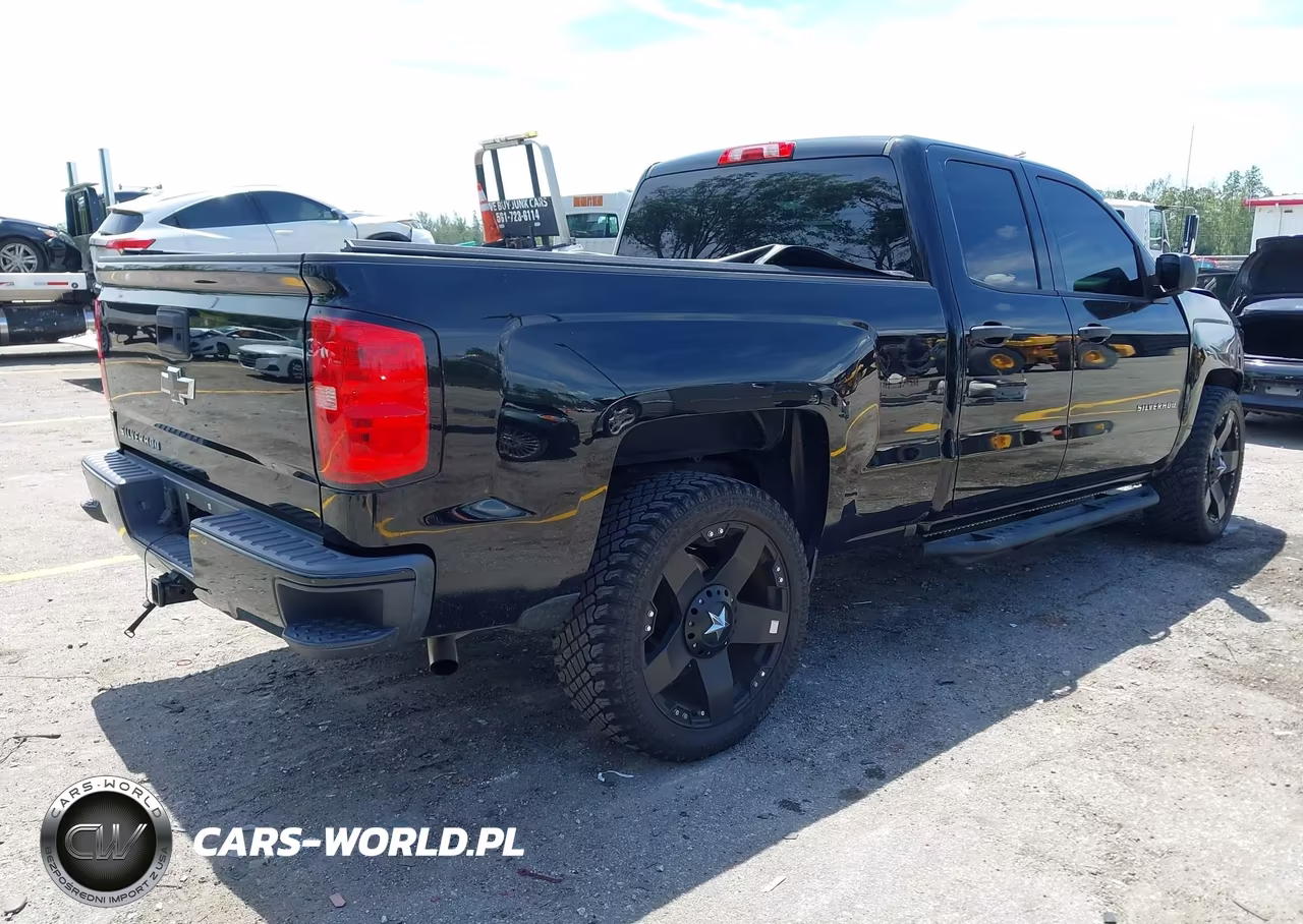 2017 Chevrolet Silverado 1500 Custom VIN:1GCRCPEC1HZ268878 - 4
