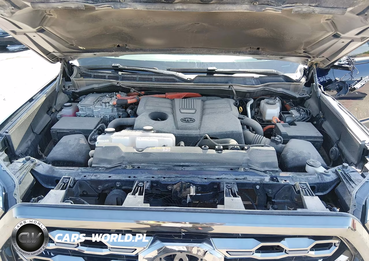 2025 Toyota Tundra Hybrid Platinum Hybrid Crewmax 5.5' Bed VIN:5TFNC5DB1SX091361 - 10