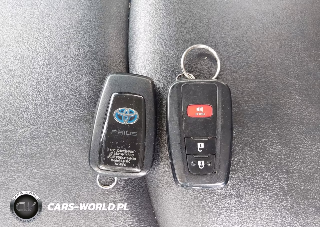 2017 Toyota Prius Four VIN:JTDKARFUXH3043825 - 11