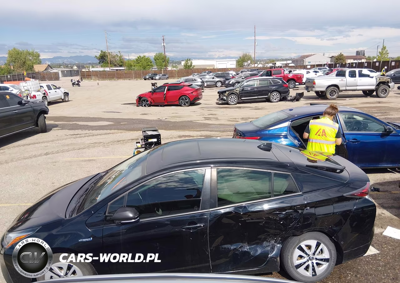 2017 Toyota Prius Four VIN:JTDKARFUXH3043825 - 15