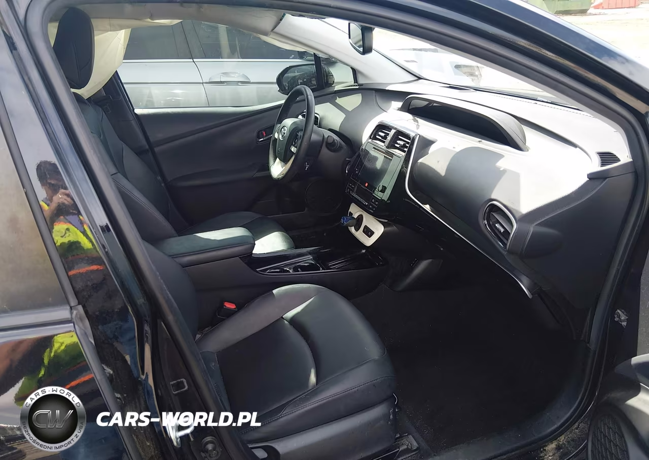 2017 Toyota Prius Four VIN:JTDKARFUXH3043825 - 5