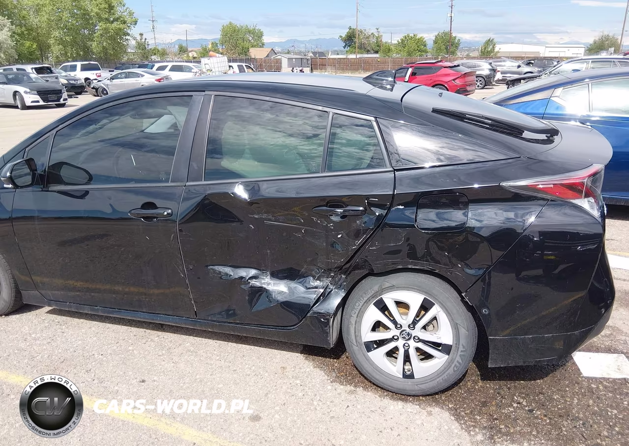 2017 Toyota Prius Four VIN:JTDKARFUXH3043825 - 6