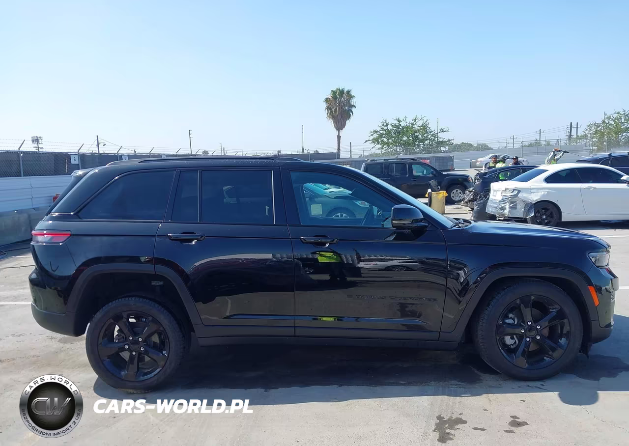 2025 Jeep Grand Cherokee Limited 4X2 VIN:1C4RJGBG9SC272975 - 13