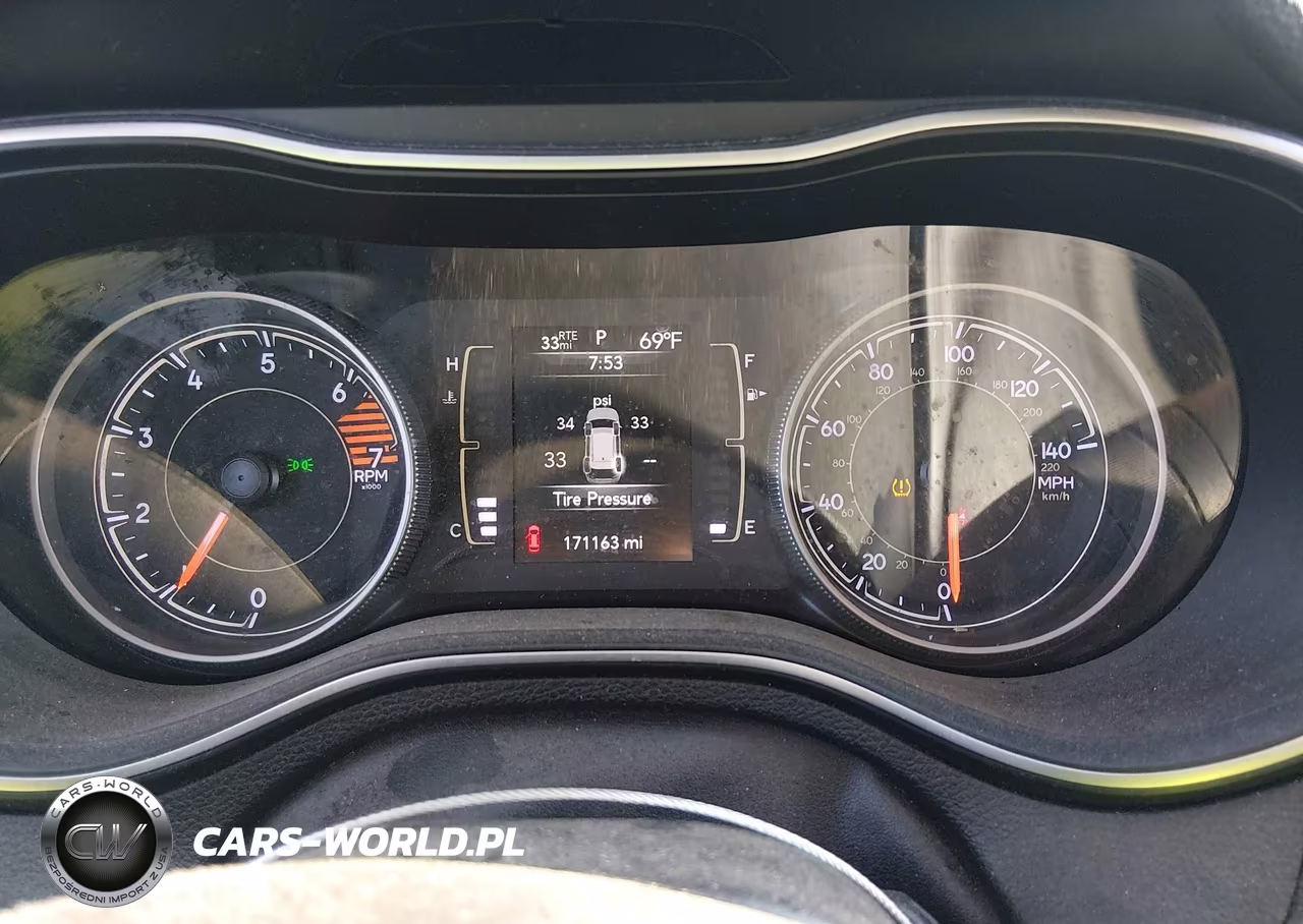 2019 Jeep Cherokee Latitude Plus Fwd VIN:1C4PJLLBXKD242090 - 7