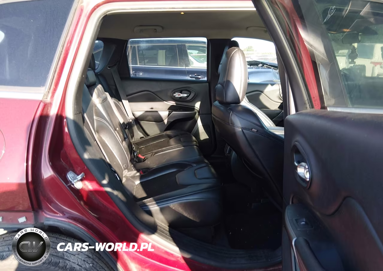 2019 Jeep Cherokee Latitude Plus Fwd VIN:1C4PJLLBXKD242090 - 8