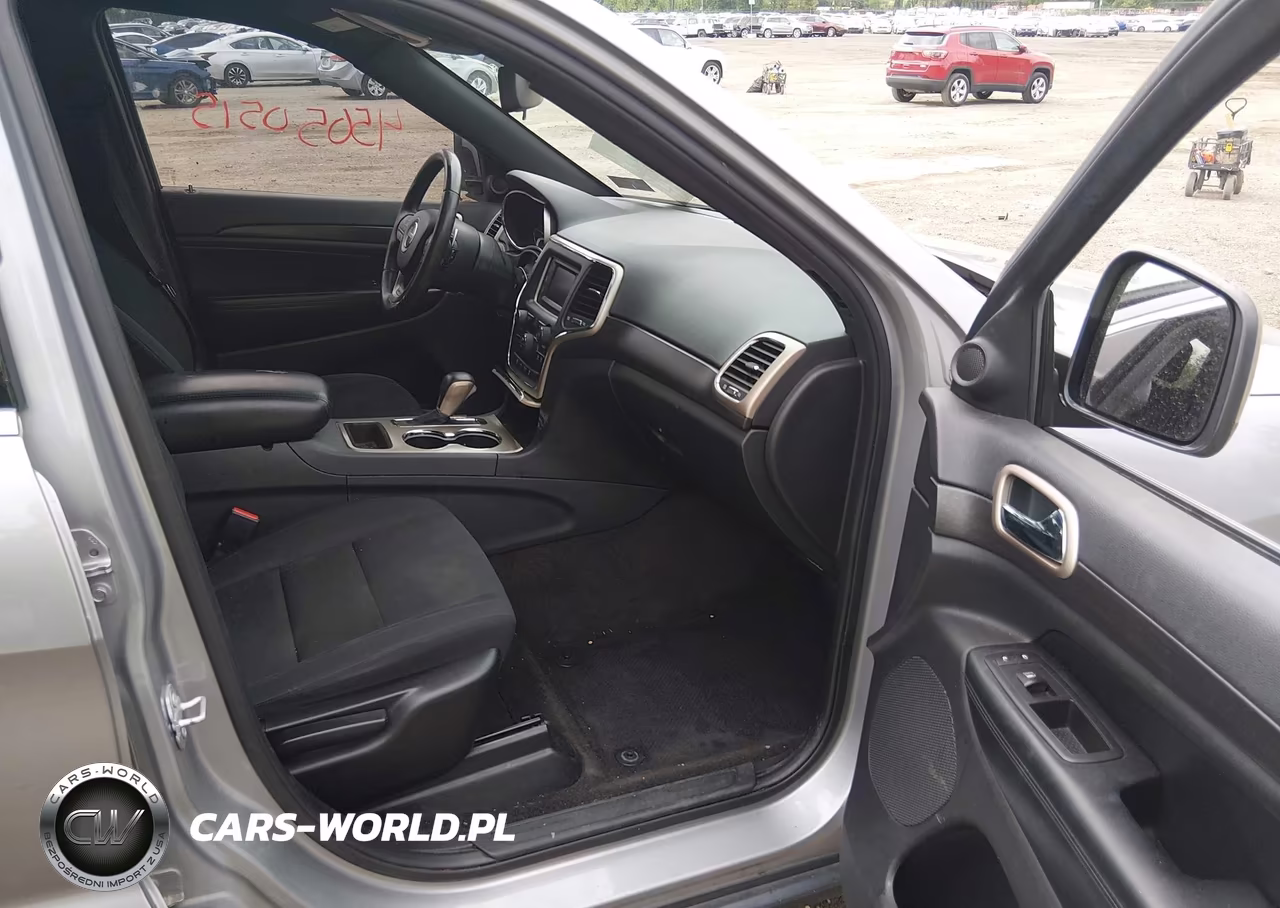 2016 Jeep Grand Cherokee Laredo VIN:1C4RJFAG8GC363755 - 5