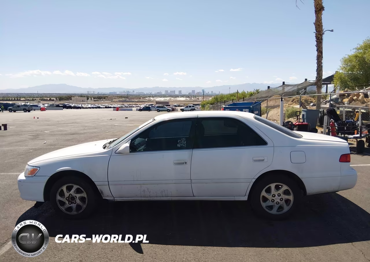 2000 Toyota Camry Le VIN:JT2BG22K3Y0470526 - 14