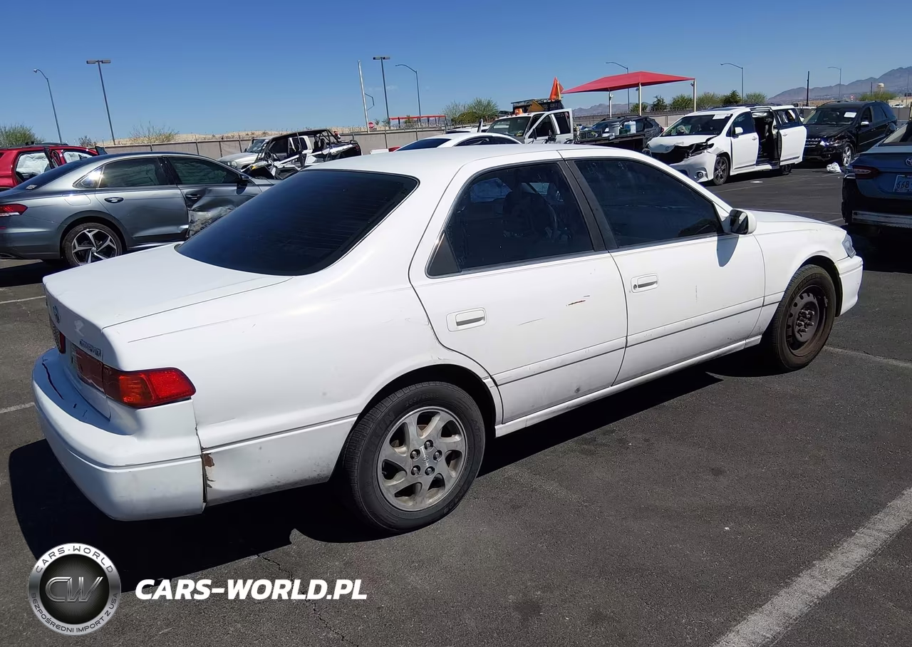 2000 Toyota Camry Le VIN:JT2BG22K3Y0470526 - 4