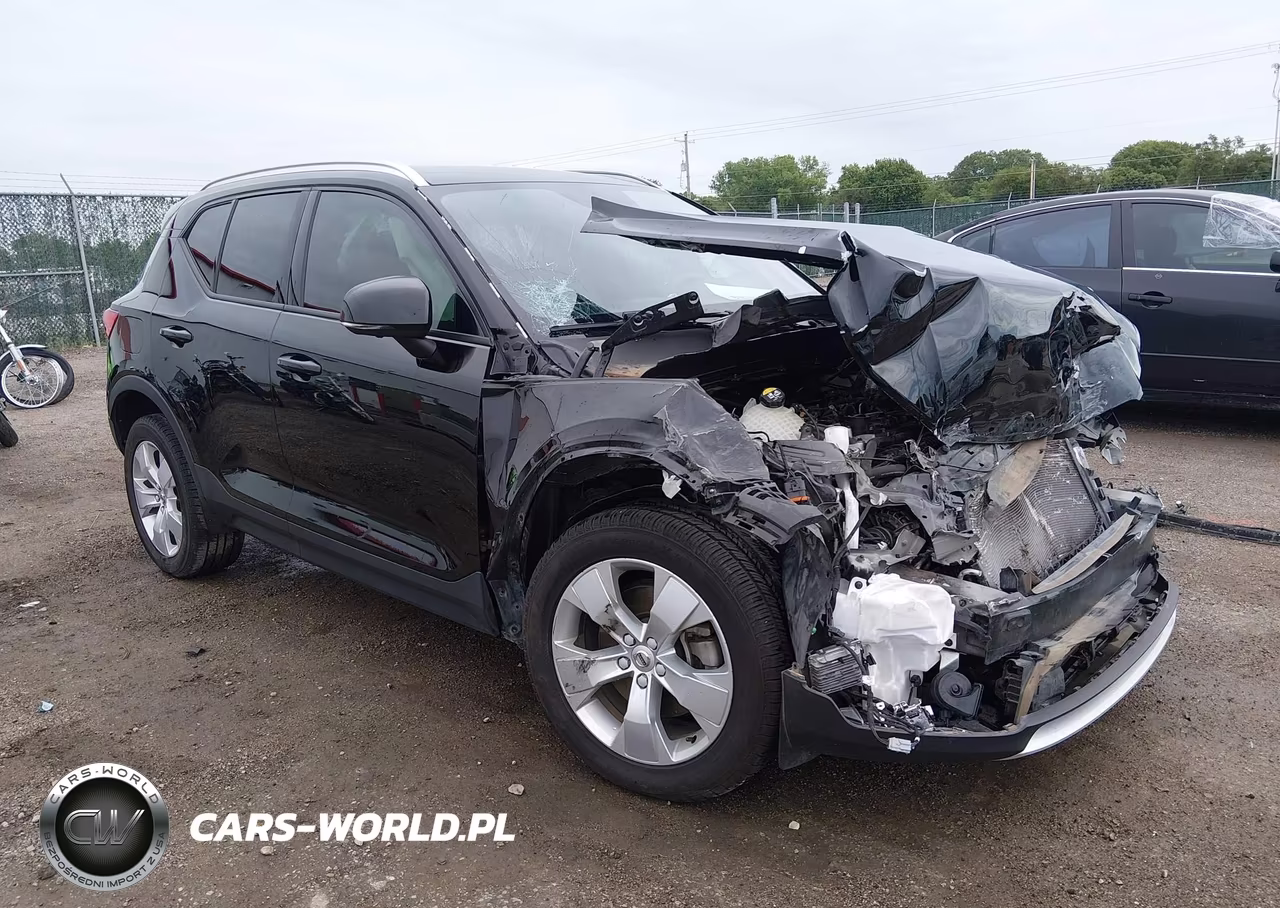 2022 Volvo Xc40 T4 Momentum – zdjęcie 1 z 18