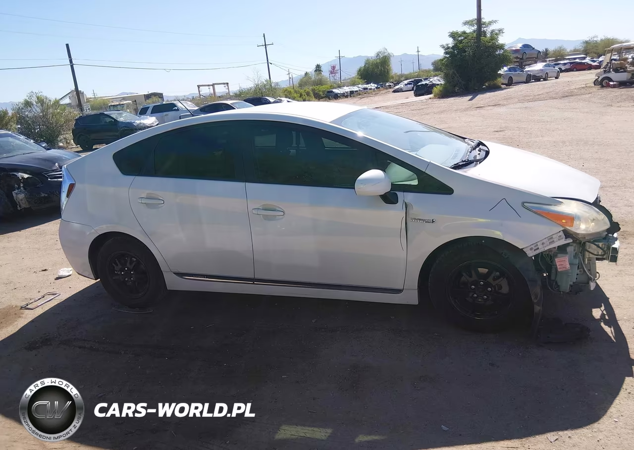 2014 Toyota Prius Three VIN:JTDKN3DU8E1810034 - 13