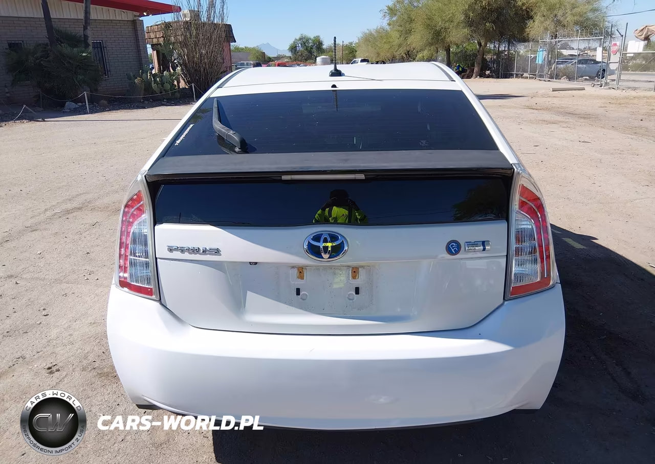 2014 Toyota Prius Three VIN:JTDKN3DU8E1810034 - 16