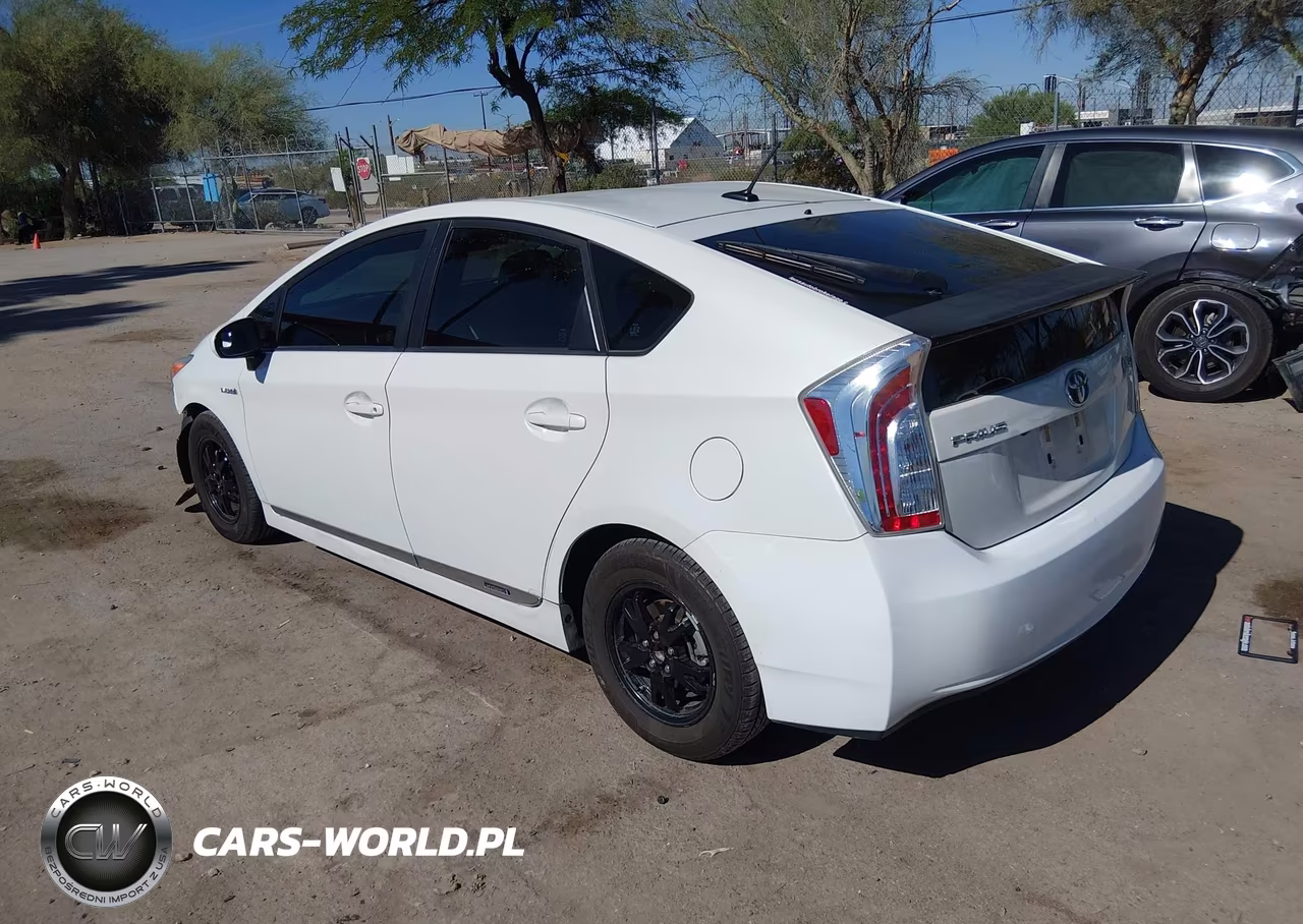 2014 Toyota Prius Three VIN:JTDKN3DU8E1810034 - 3