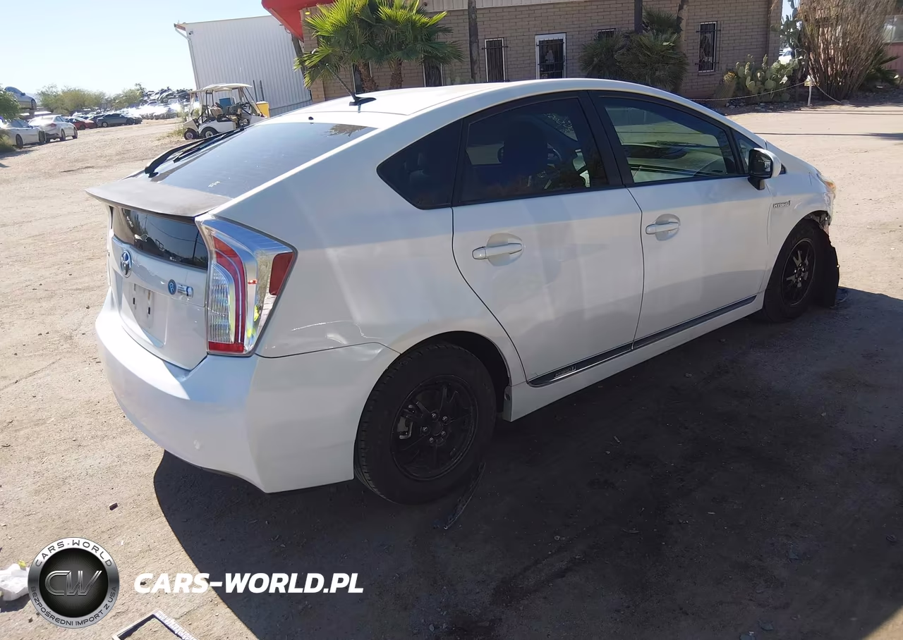 2014 Toyota Prius Three VIN:JTDKN3DU8E1810034 - 4