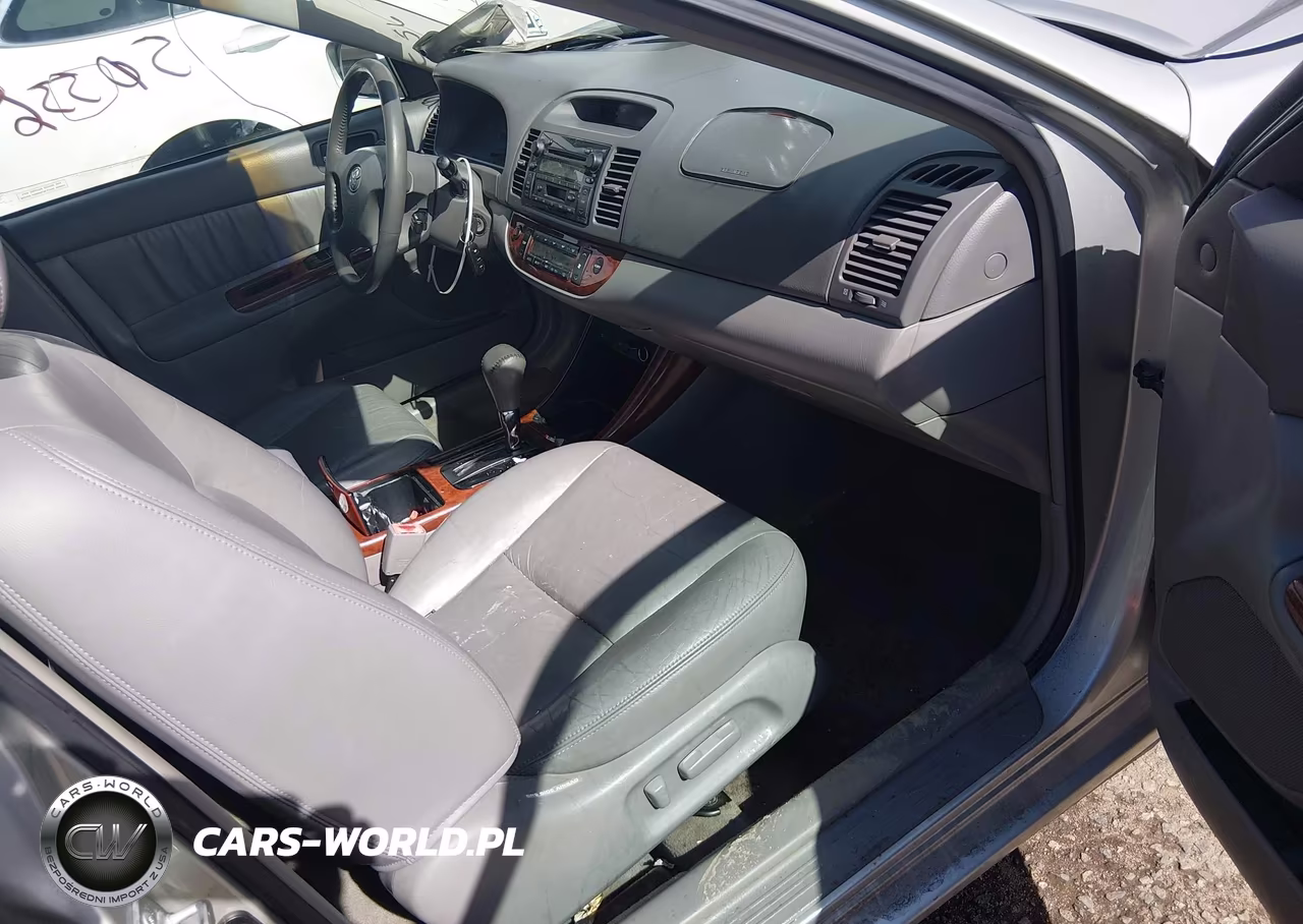 2003 Toyota Camry Xle VIN:4T1BE30K73U718974 - 5