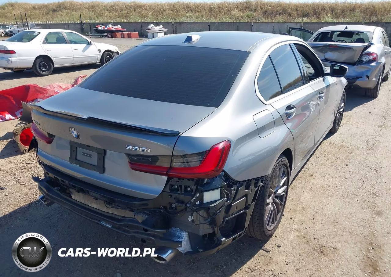 2024 BMW 330I xDrive VIN:3MW89FF06R8E08120 - 4