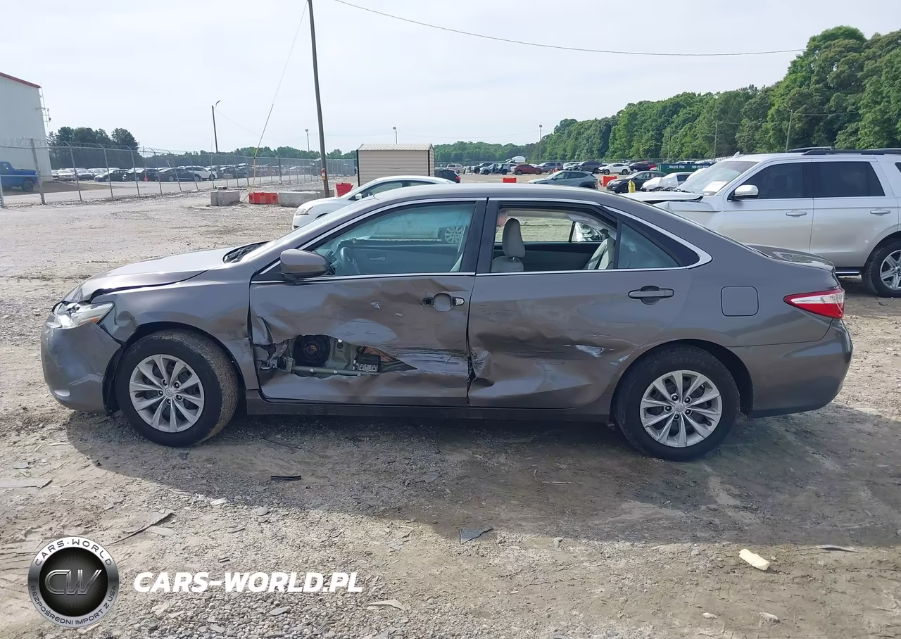 2015 Toyota Camry Le VIN:4T1BF1FK4FU941664 - 14