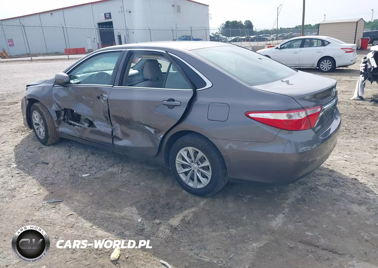 2015 Toyota Camry Le VIN:4T1BF1FK4FU941664 - 3
