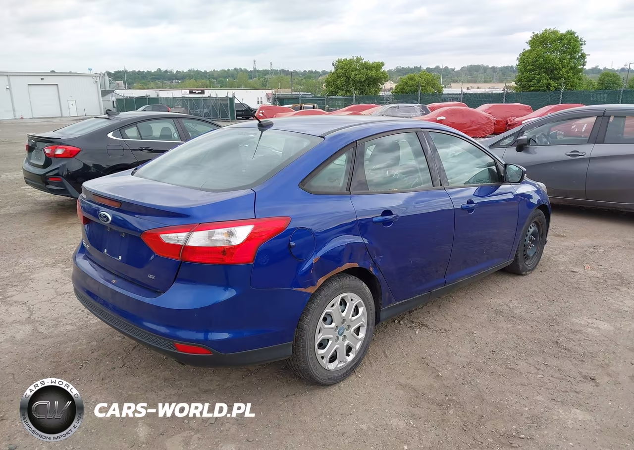 2012 Ford Focus Se VIN:1FAHP3F2XCL346753 - 4