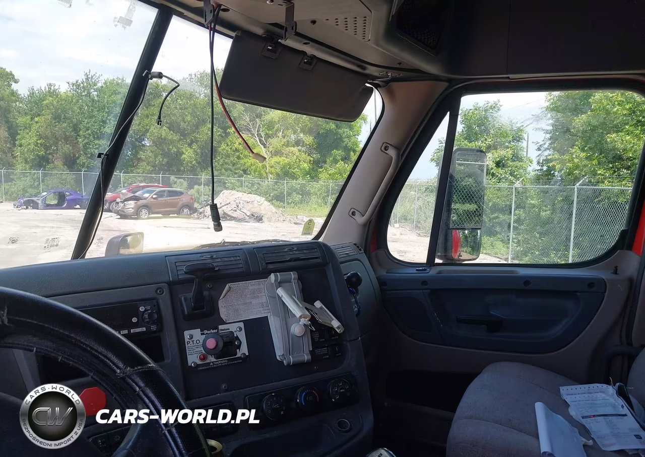 2014 Freightliner Cascadia 113 VIN:3AKJGHDV0ESFY1266 - 7